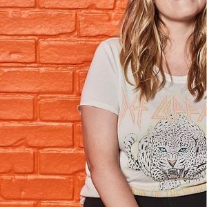 Classic Fit Crew Tee - DEF LEPPARD Heartbreak Tour. NWT!!!